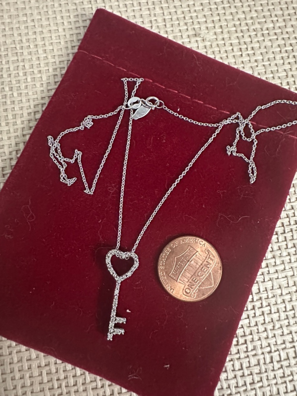 14k White gold Heart Key Pendant Necklace - Diamond